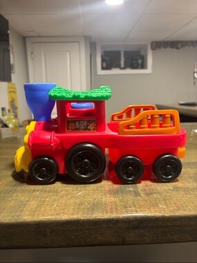 Fisher Price Little People Zoo Train